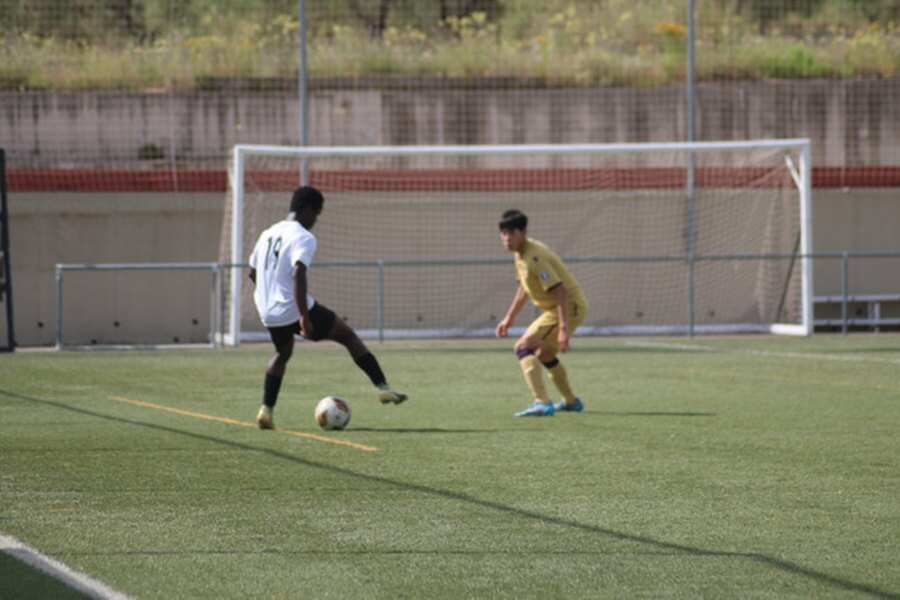 COMMENT ÊTRE UN BON DÉFENSEUR DE FOOTBALL
