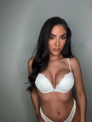 Best MILF OnlyFans Accounts - Hottest Cougars in May 2025