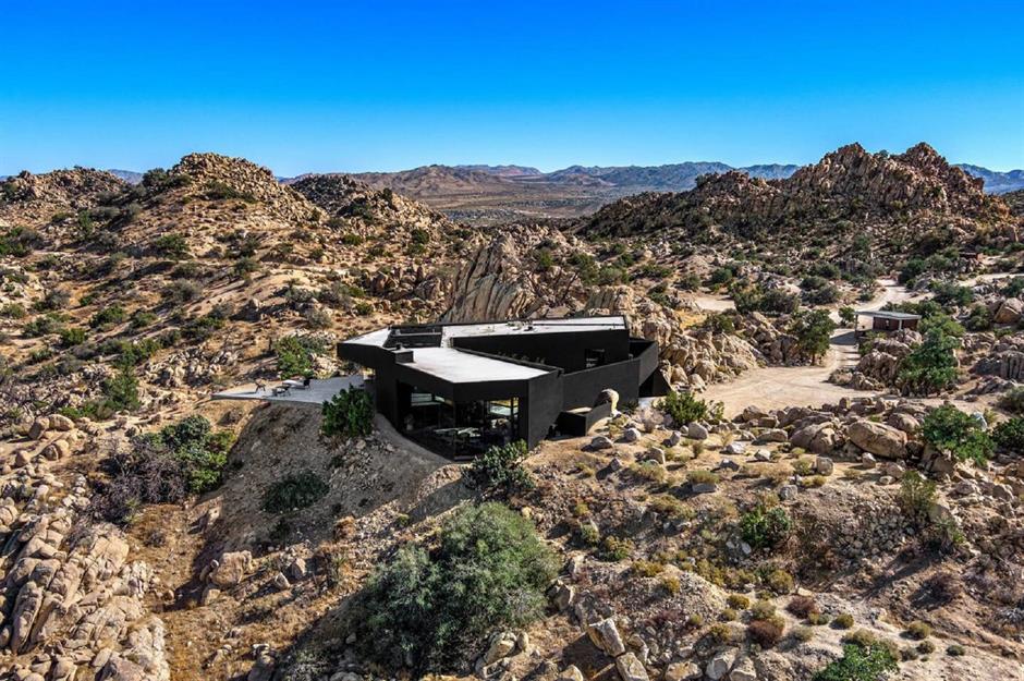 Black Houses That Will Convince You To Join The Dark Side Social Junkie