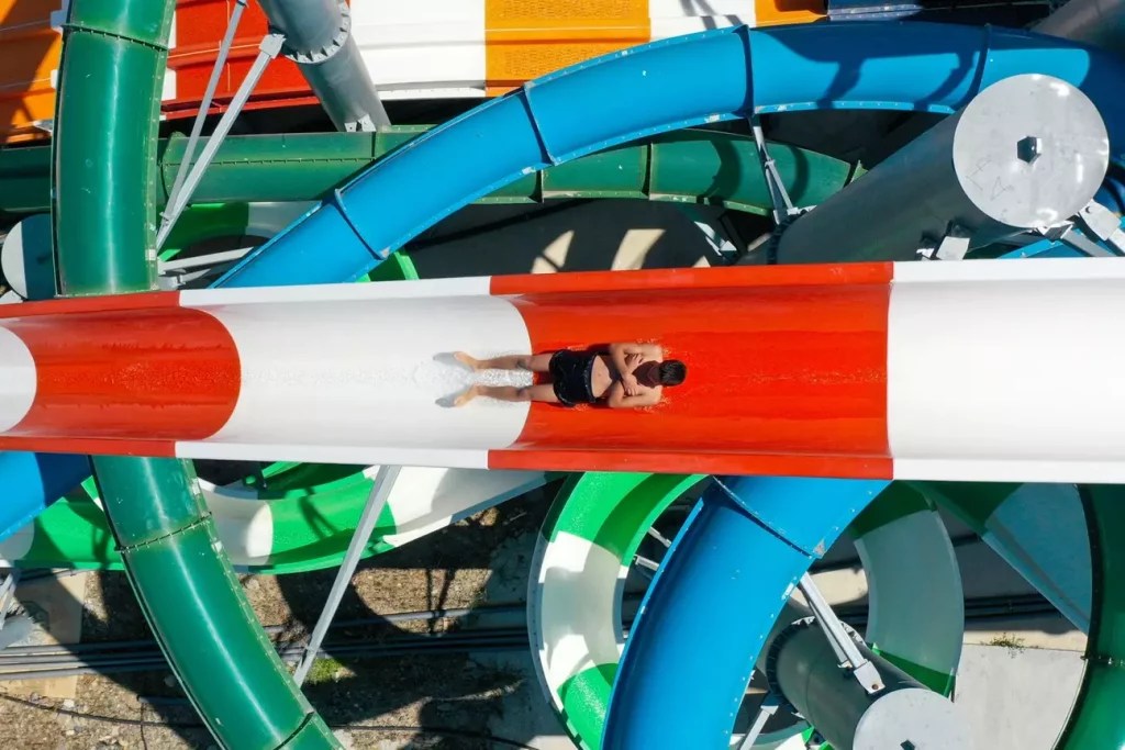 Woman Explains Why You Should Always Cross Your Arms While Going Down A