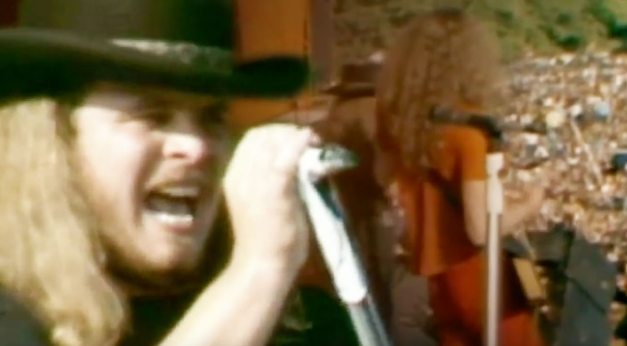 Lynyrd Skynyrd Own Knebworth With '76 "Whiskey RockARoller"