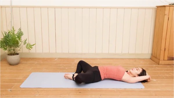 臀部と内転筋を重点的に鍛える！下半身の自重トレーニング | Mylohas 寝ながら股関節ストレッチ】簡単ポーズ3選｜仰向けでゆったり – Soelu(ソエル) Magazine