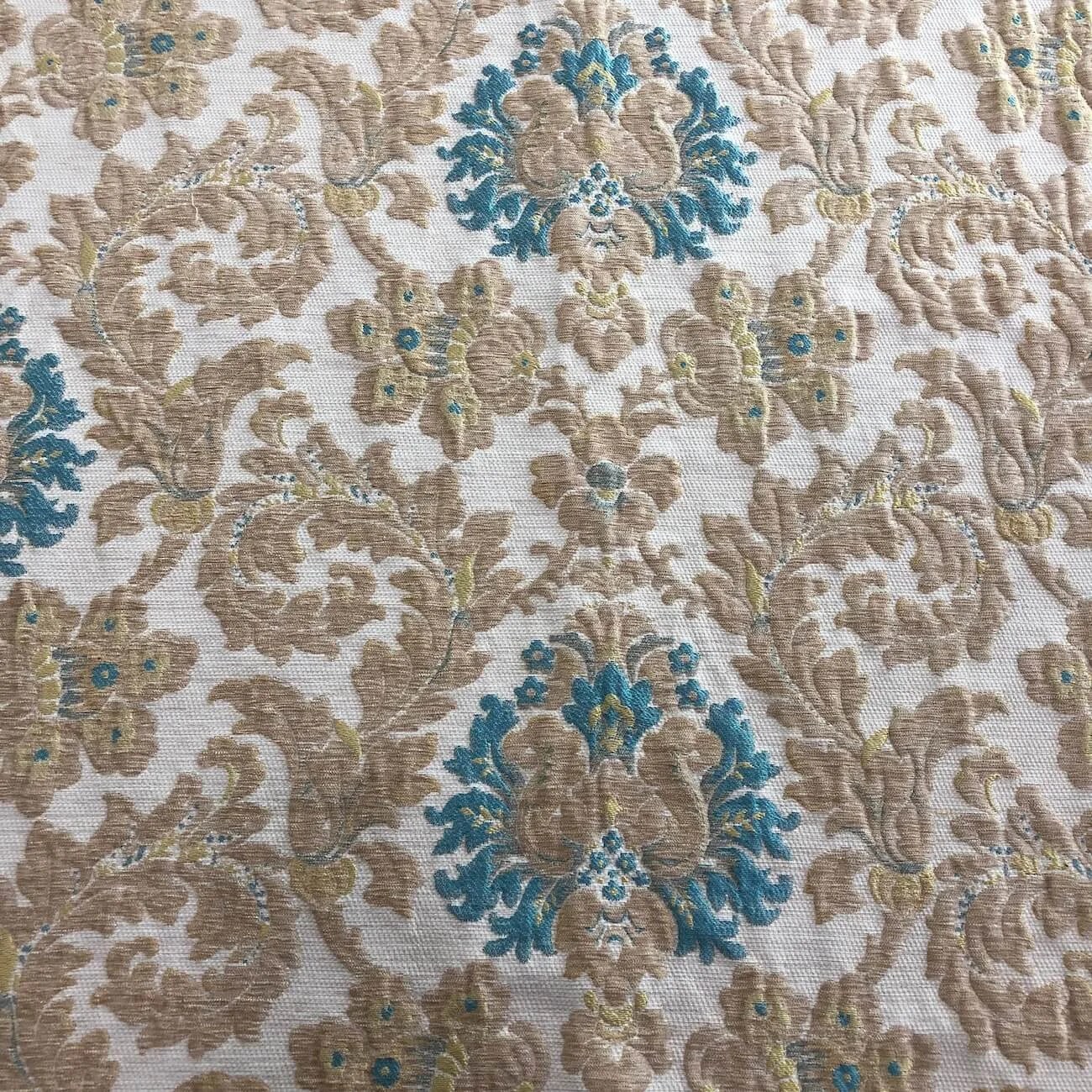 Vintage Classical Jacquard Chenille Fabric Sofa Fabric Manufacturer