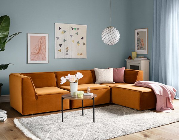 färgglad soffa Hur Du Väljer Kuddar Till Soffan