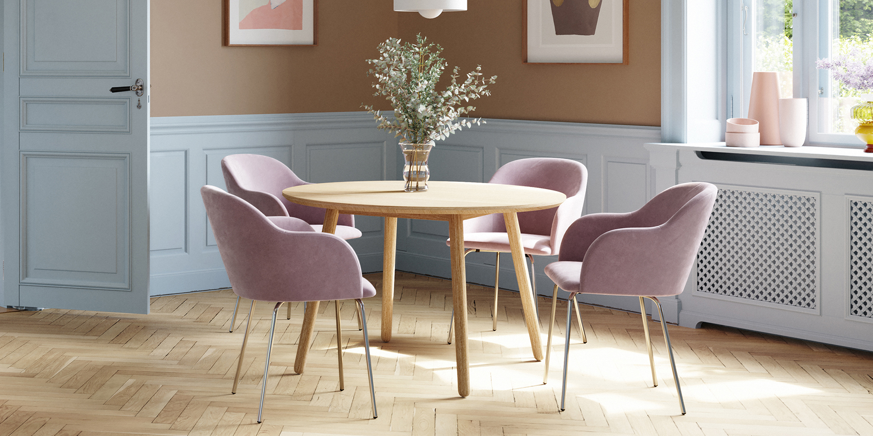 Dining chairs / sofas
