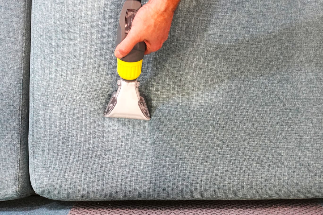 Secretos detrás de un buen servicio de limpieza de sofás