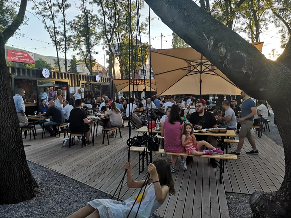 Ð¡Ð¾Ñ„Ð¸Ñ Ð¸Ð³Ñ€Ð°Ðµ Quartal Food Park Grand Opening