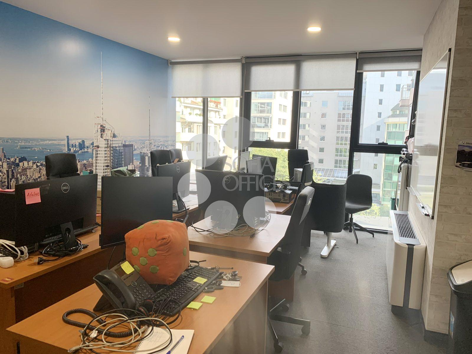 Office for rent in Urban Model