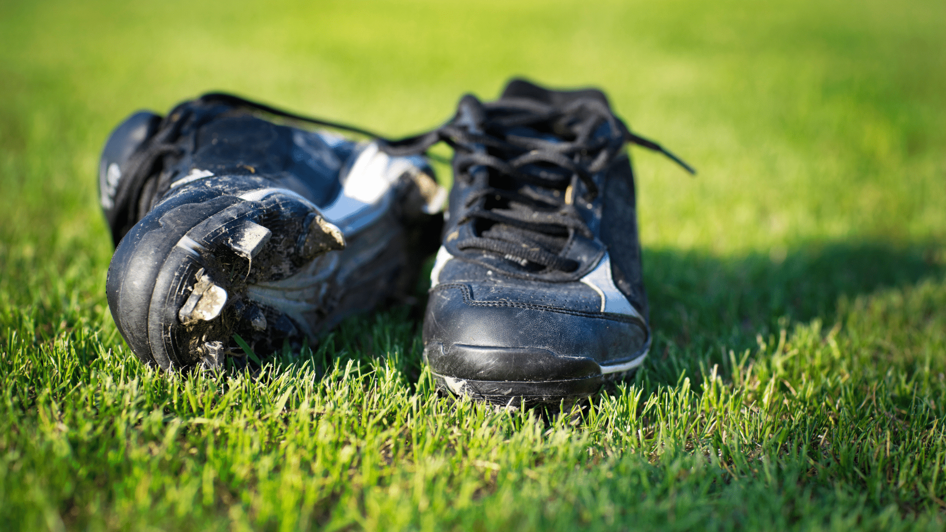 Here Are the KEY Differences Between Baseball and Softball Cleats