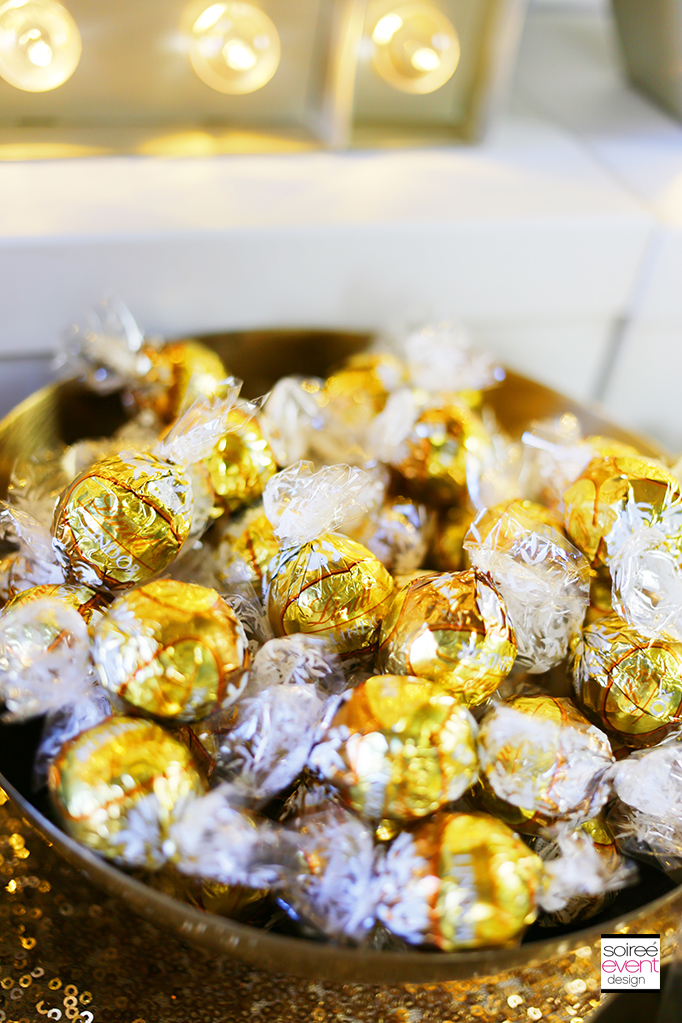 THE GOLD TREND How to Set Up a Holiday Gold Candy Table! Soiree