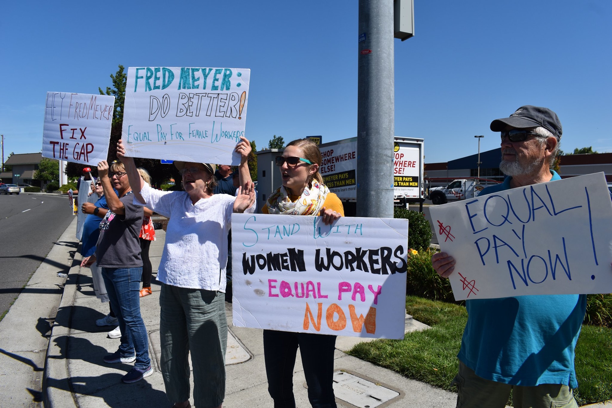Fix the Gap rally at Medford Fred Meyers.