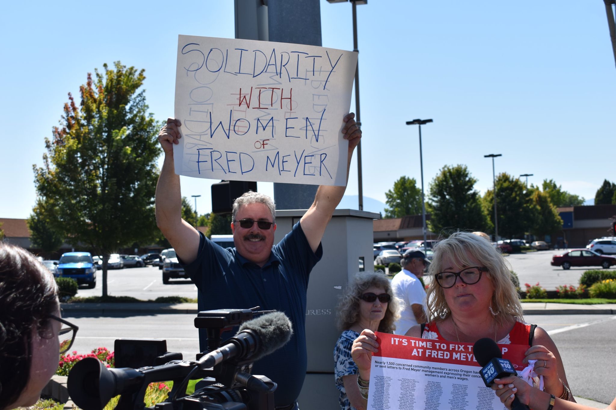 Fix the Gap rally at Medford Fred Meyers.