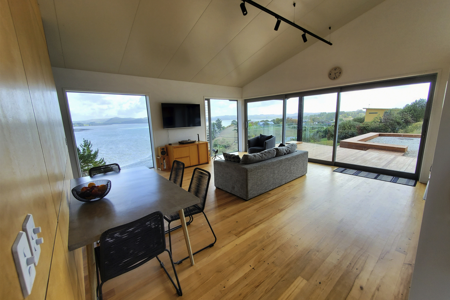 EMAY CRESCENT HOUSE, PAHI, KAIPARA HARBOUR, NEW ZEALAND