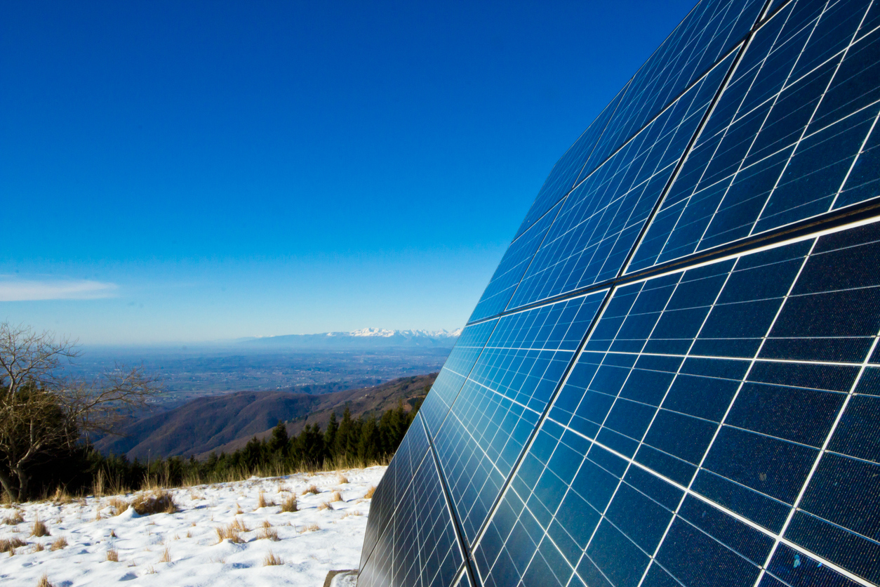 The Benefits of a Solar Contractor Smart External Blinds with Solar
