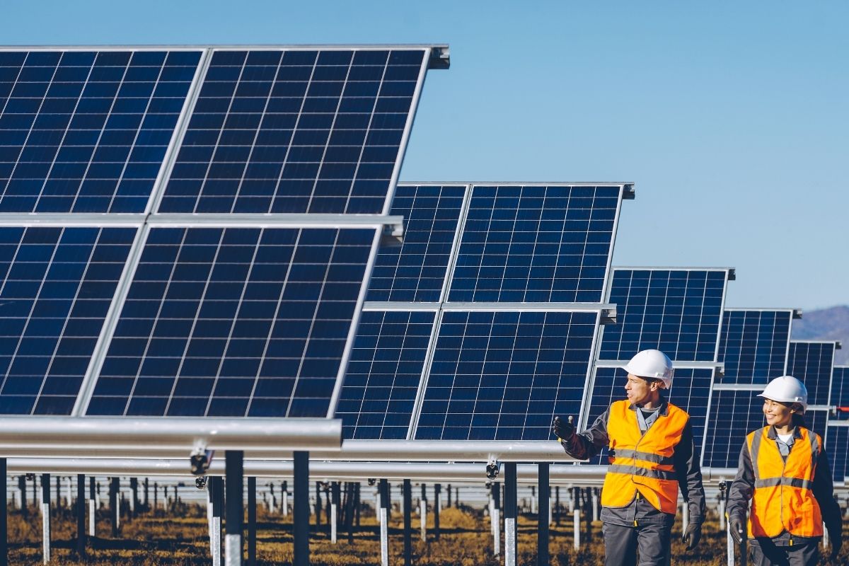 Vai trò của công nghệ và IOT đối với tấm pin năng lượng mặt trời trong