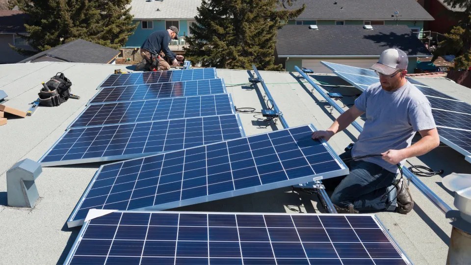 How Much Does a Solar Panel Weigh? [All You Need To Know]