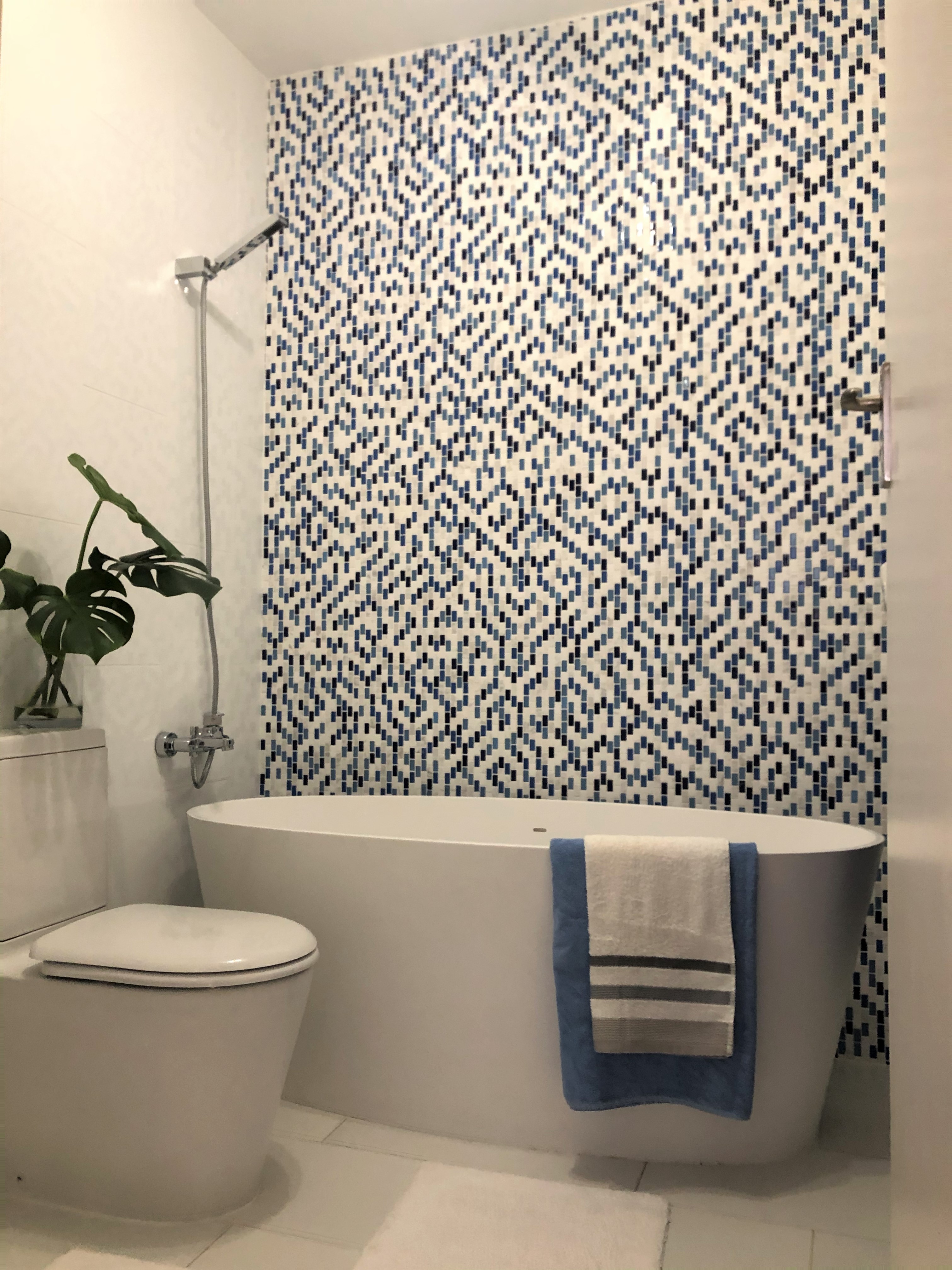 * R 9 750.00 PM * Immaculate and Spacious One Bedroom Apartment with walk around Balcony and