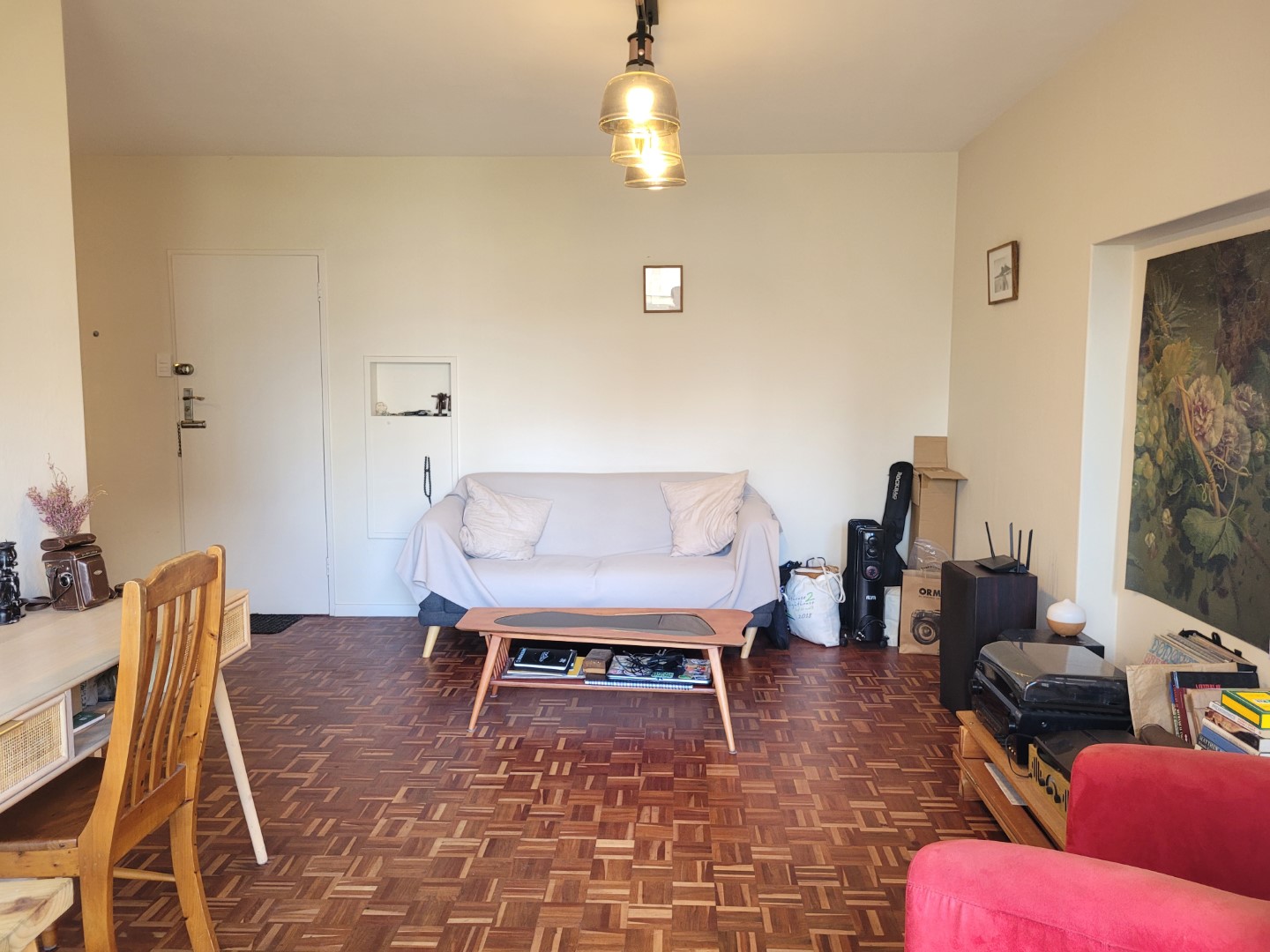 * R 2 500 000.00 * Spacious One Bedroom One Bathroom Corner Apartment with a Parking Bay in