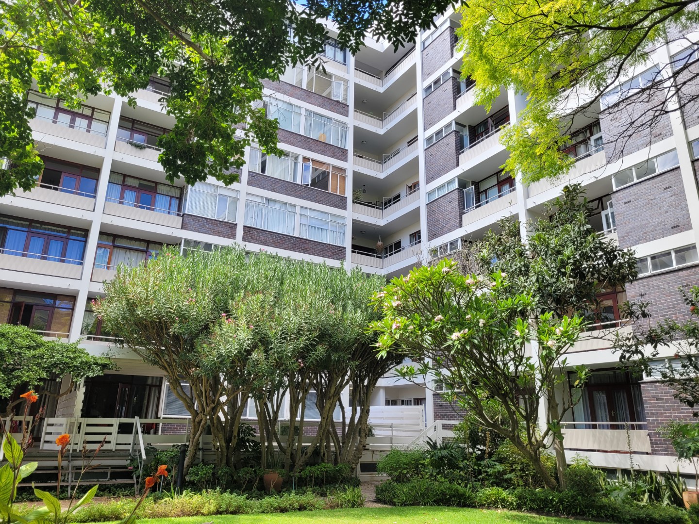 * R 2 500 000.00 * Spacious One Bedroom One Bathroom Corner Apartment