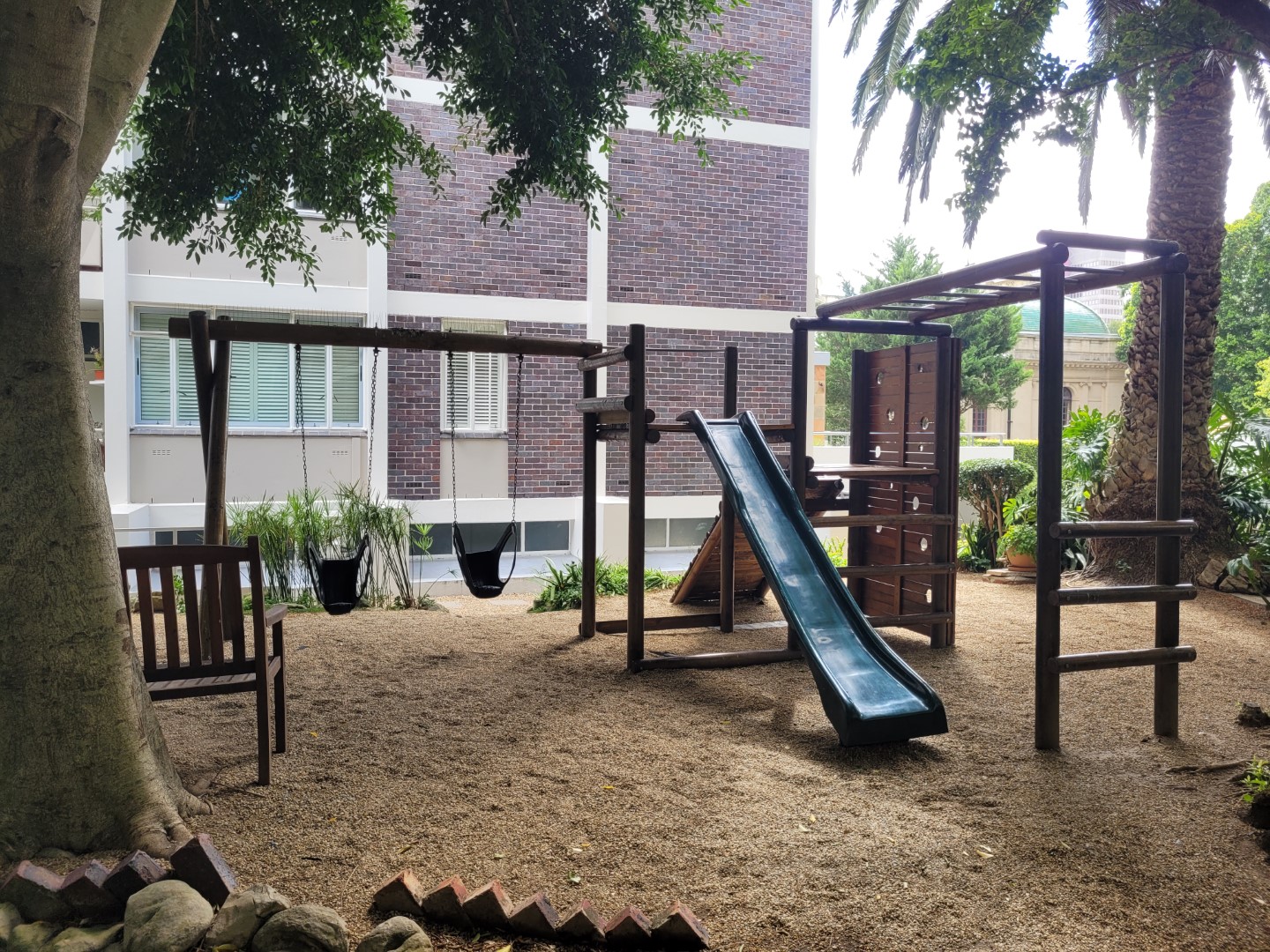 * R 2 500 000.00 * Spacious One Bedroom One Bathroom Corner Apartment with a Parking Bay in