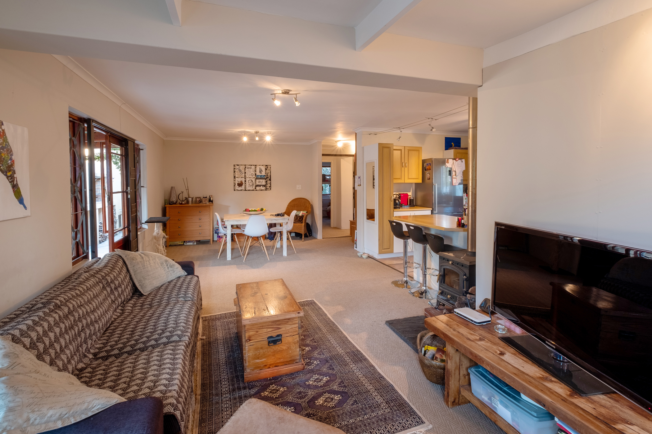 * R 1 695 000.00 * Beautiful Bright and Cheerful 3 Bedroom 2 Bathroom