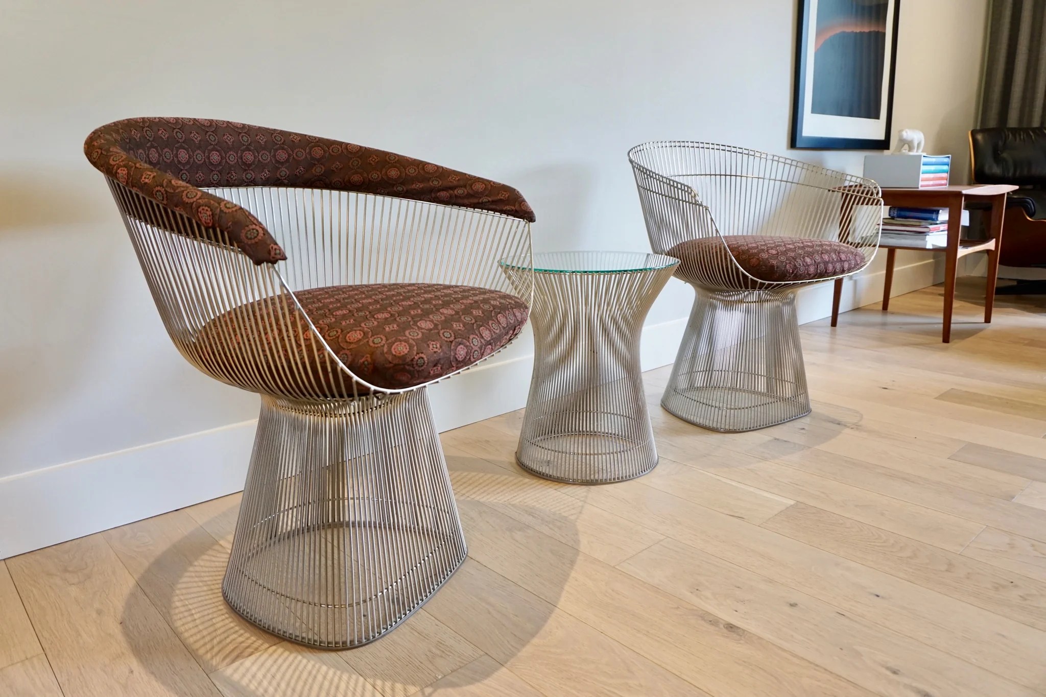 Knoll Vintage Warren Platner Arm Chairs and Side Table Solid Mobler Vintage MidCentury