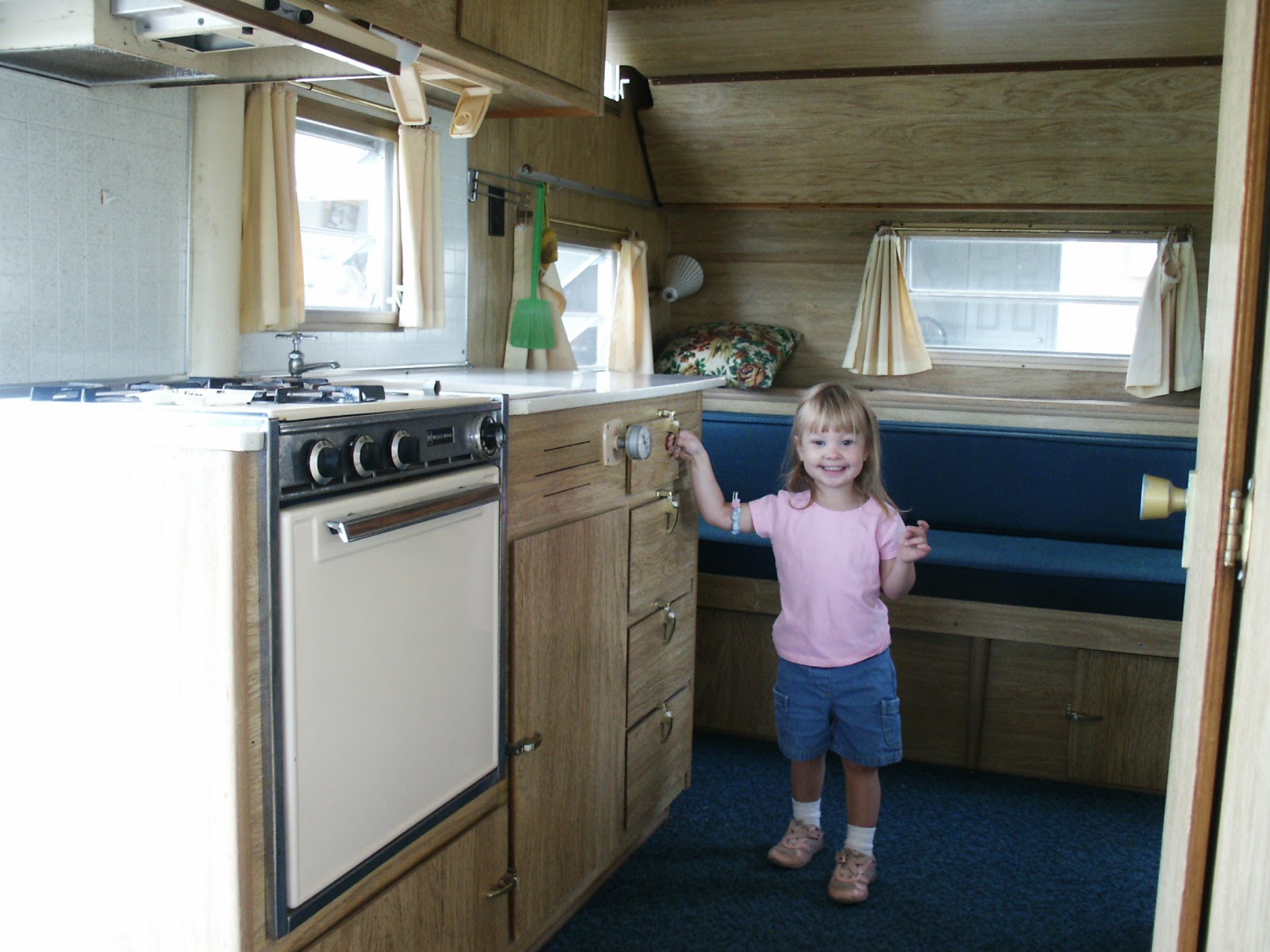 RV 1 1970 Fan Lee Liner SOLID OAKS RV TRAIL