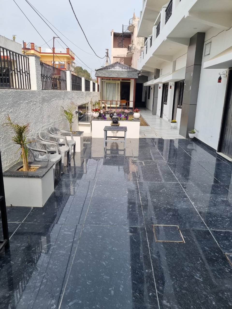 Girls PG in Dehradun near Graphic Era University Clement Town