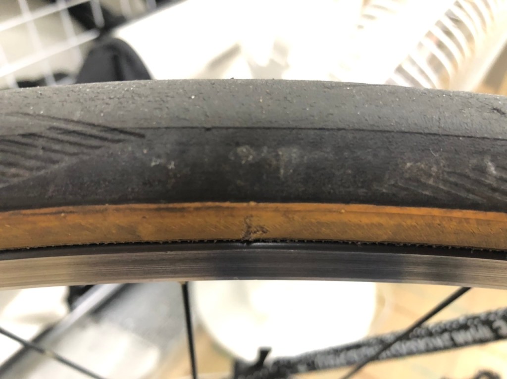 サイドカットしたロードバイクのタイヤを修理して再利用してみた ぼっちと孤高の分かれ道