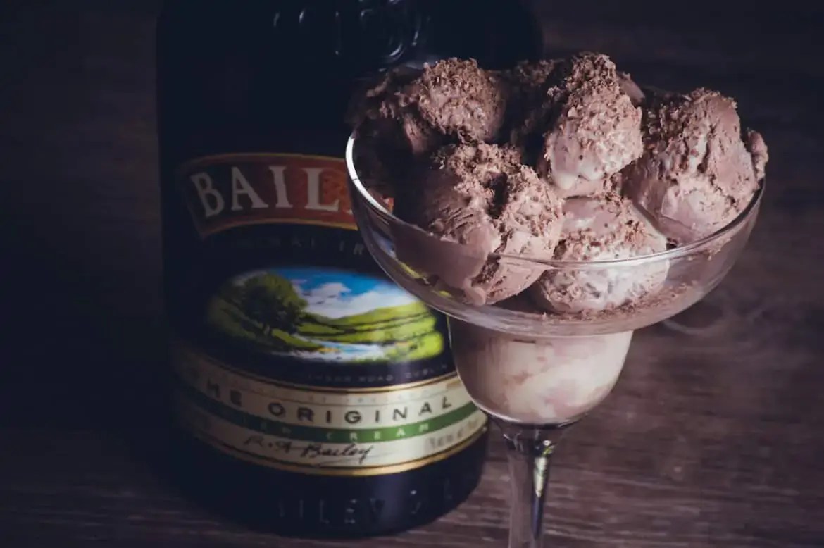 ¿Es necesario refrigerar el Baileys? Solococinar