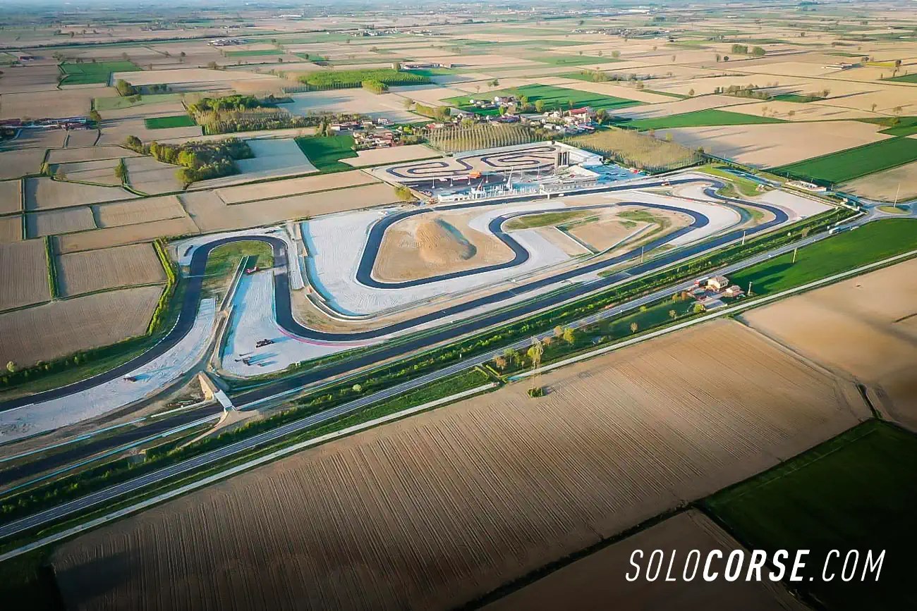 Cremona Circuit Alla guida del circuito Ferrari di Maranello