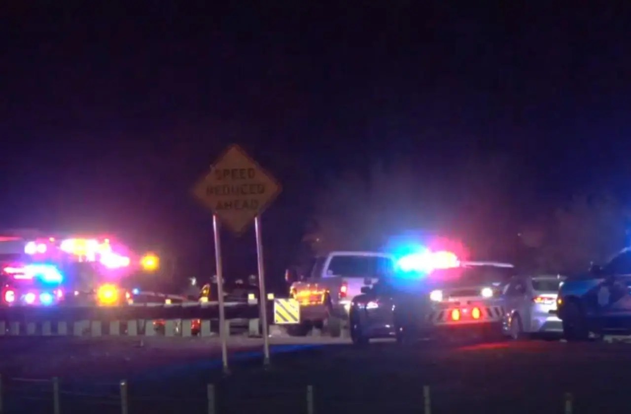 Un muerto y dos heridos tras choque de auto con árbol en Buckeye