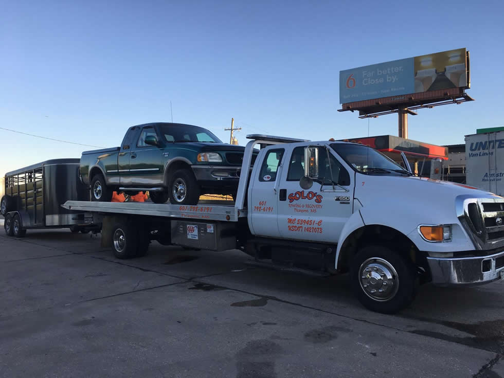 Solo's Towing Towing Roadside Assistance Pearl River County