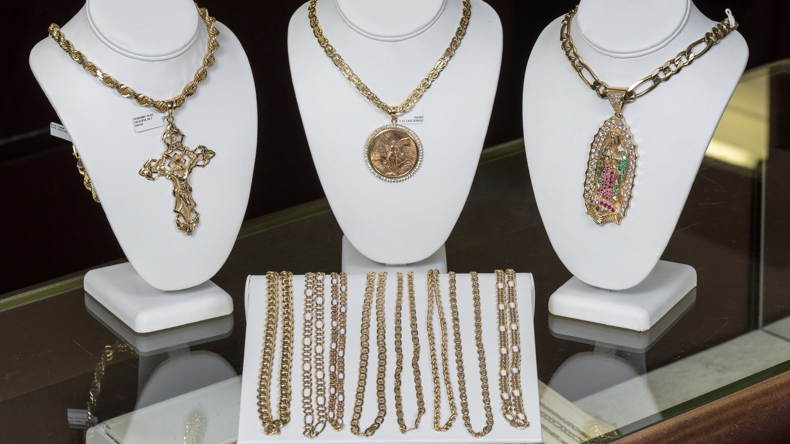 Gold Chains at Sol’s Jewelry & Pawn In Kansas City