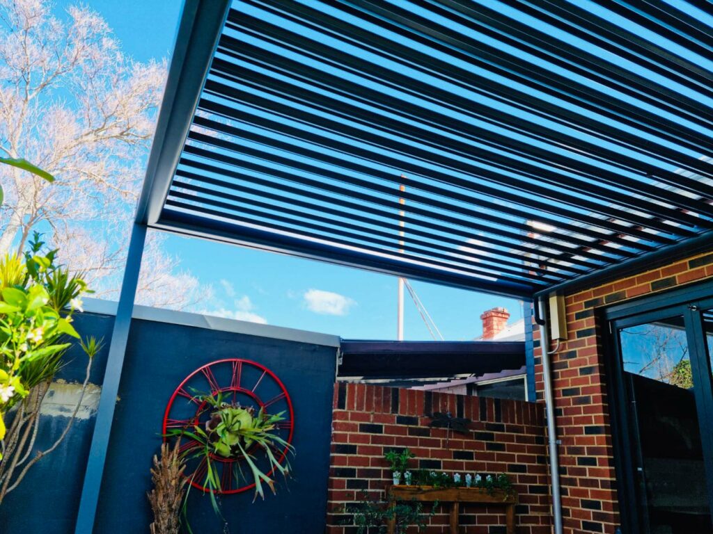 Helioscreen Perth All Weather Solutions with Retractable Shade Soltex