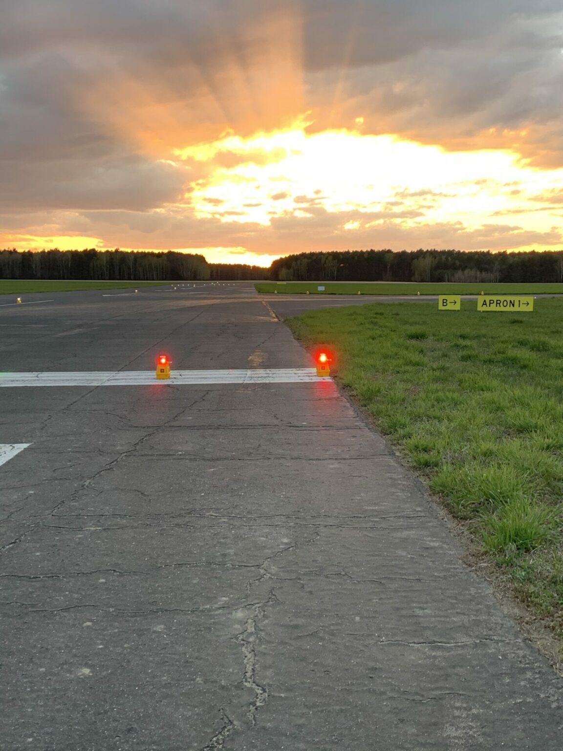 Medium Intensity Portable Runway End Light S4GA