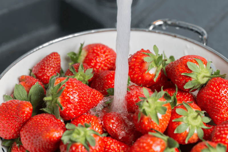 How to Clean Strawberries Solvermatic