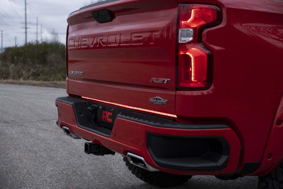 PREMIUM QUADROW MULTIFUNCTION LED TAILGATE LIGHT STRIP