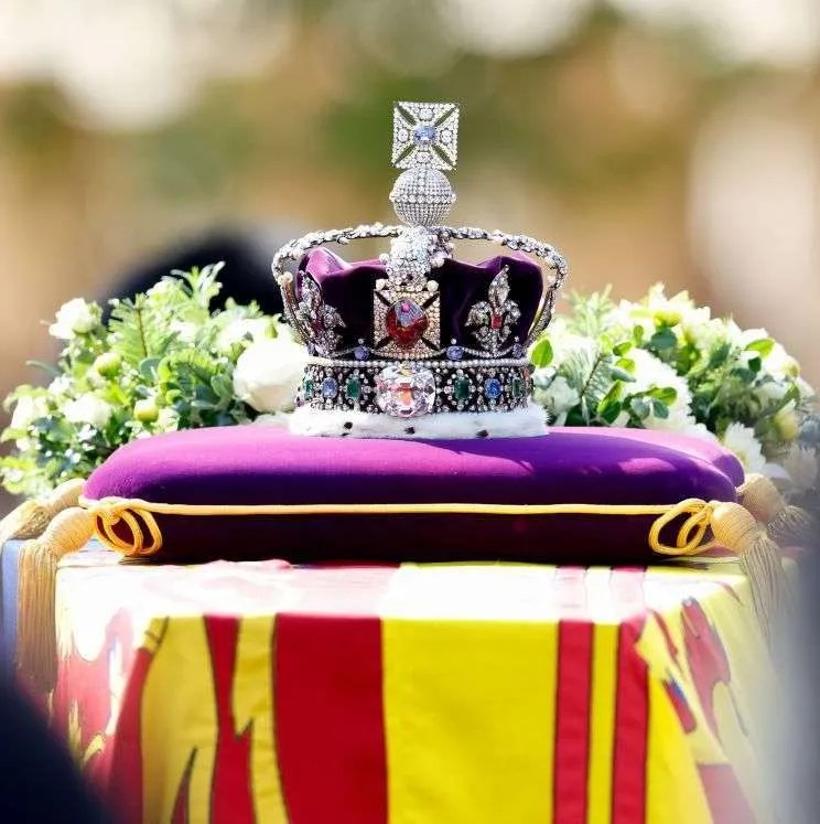 Why did Queen Elizabeth always wear pearls? Something About Rocks