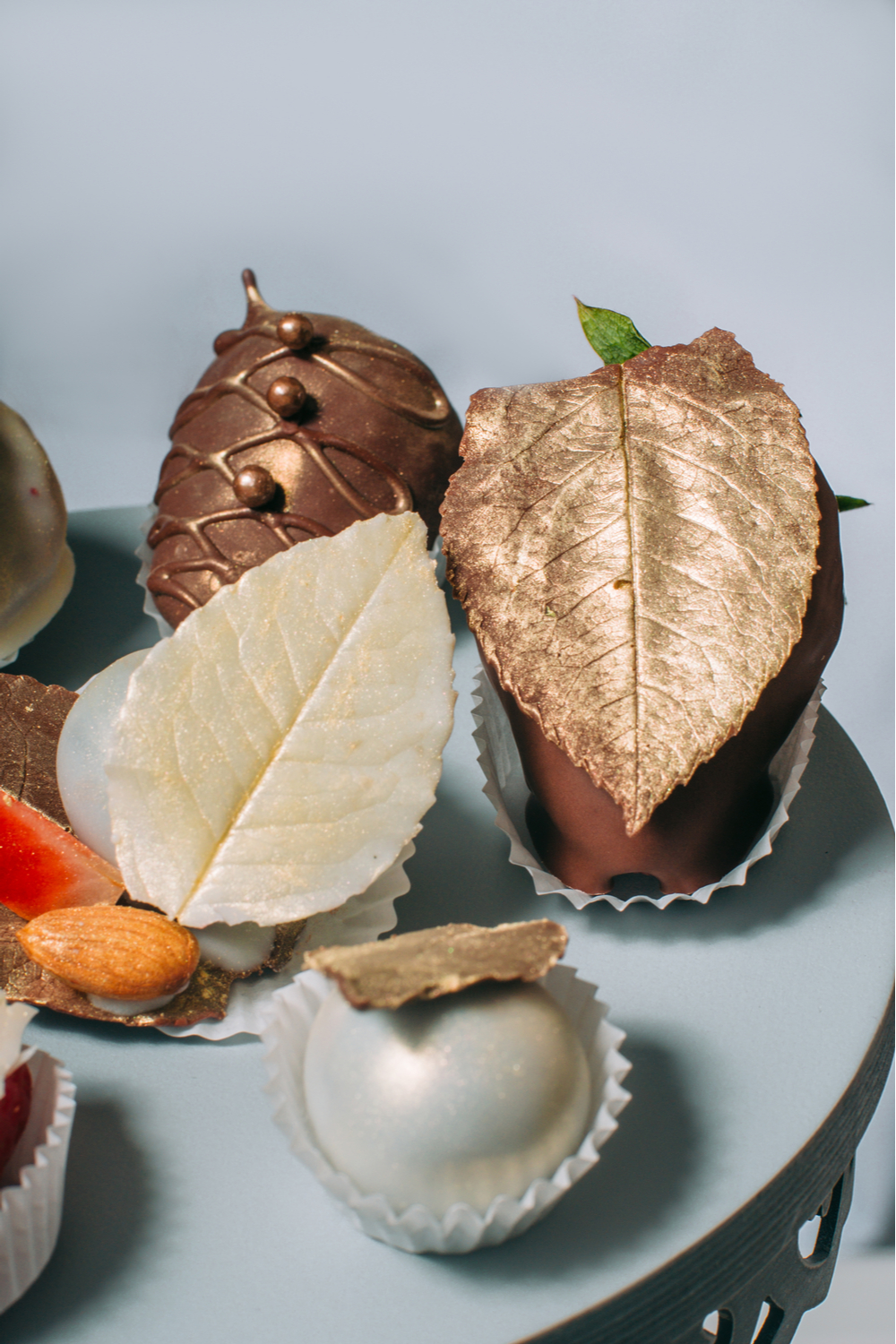 What is Edible Gold? (History, Types & Nutritional Facts)