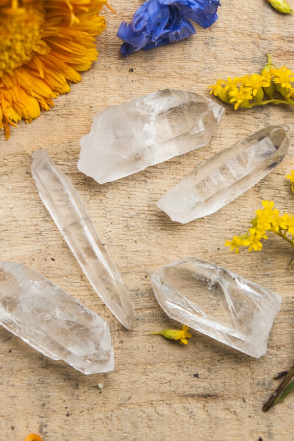 Quartz vs. Diamond What's the Difference?