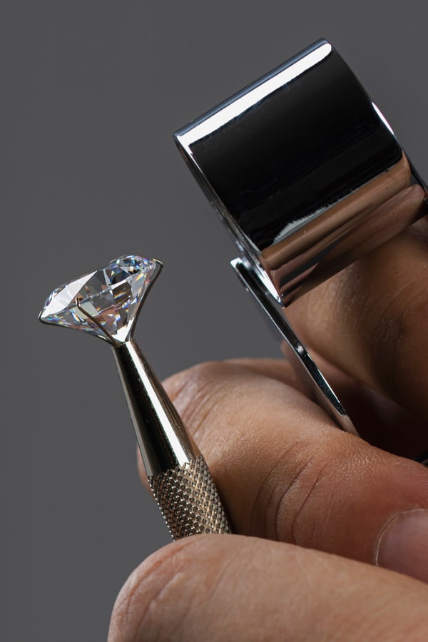 Quartz vs. Diamond What's the Difference?