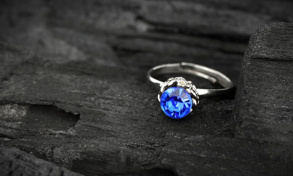 How Much Is a Blue Diamond Worth? (Price Chart)