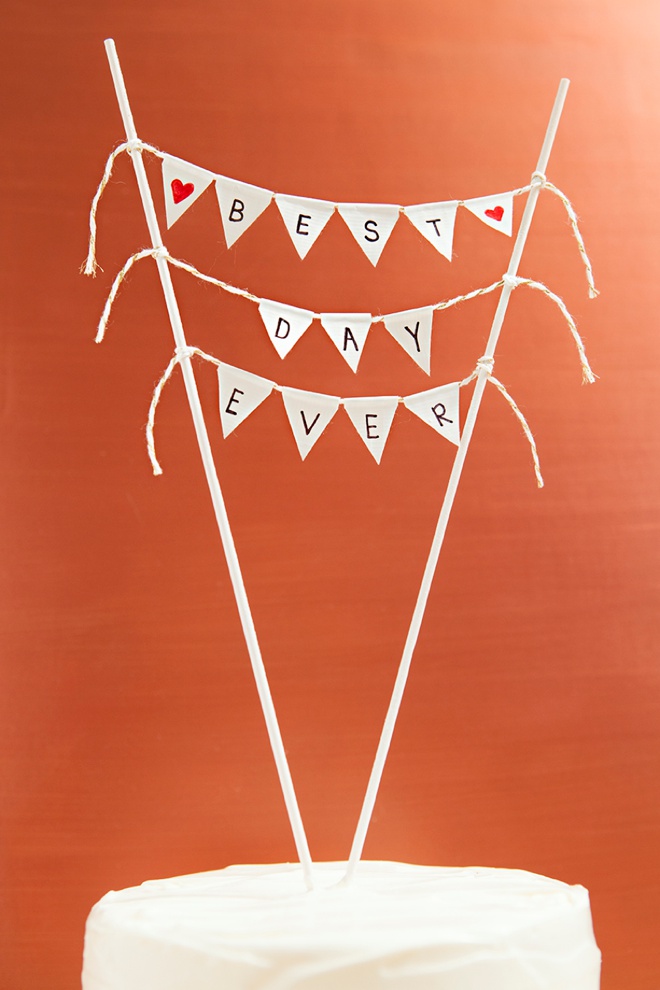Learn how to make a darling and simple bunting cake topper!