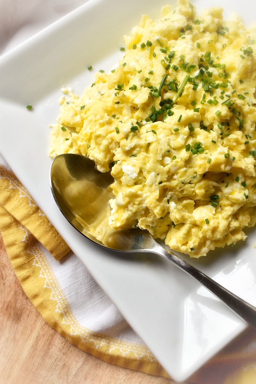 Scrambled Eggs with Cream Cheese and Chives ⋆ SomeTyme Place