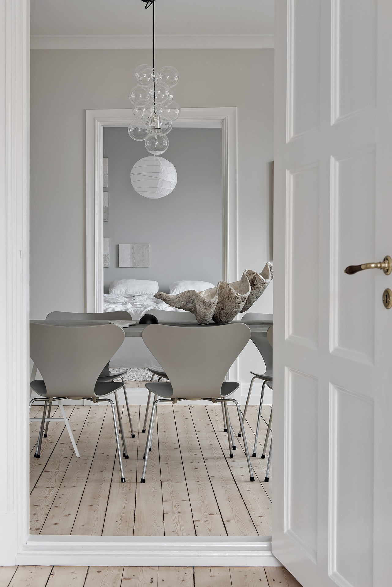 Achromatic, Analogous and Monochromatic Color Schemes for