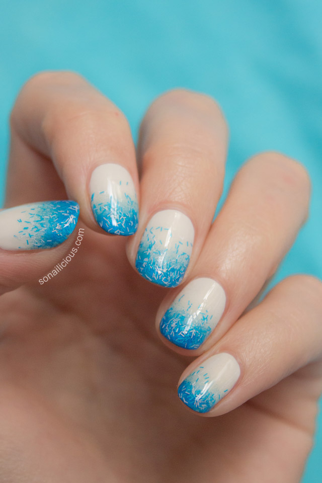 5 Ways to Wear Sally Hansen Fuzzy Coat Look 5 White & Blue Nails