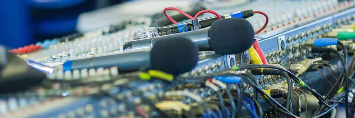 How Wireless Microphones Connect To Speakers: Your 2023 Guide - Sonic