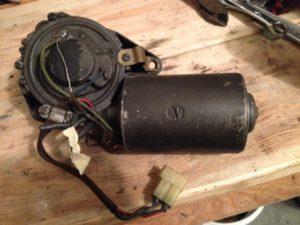 Windshield Wiper Motor Problems: Symptoms, Test, Troubleshoot