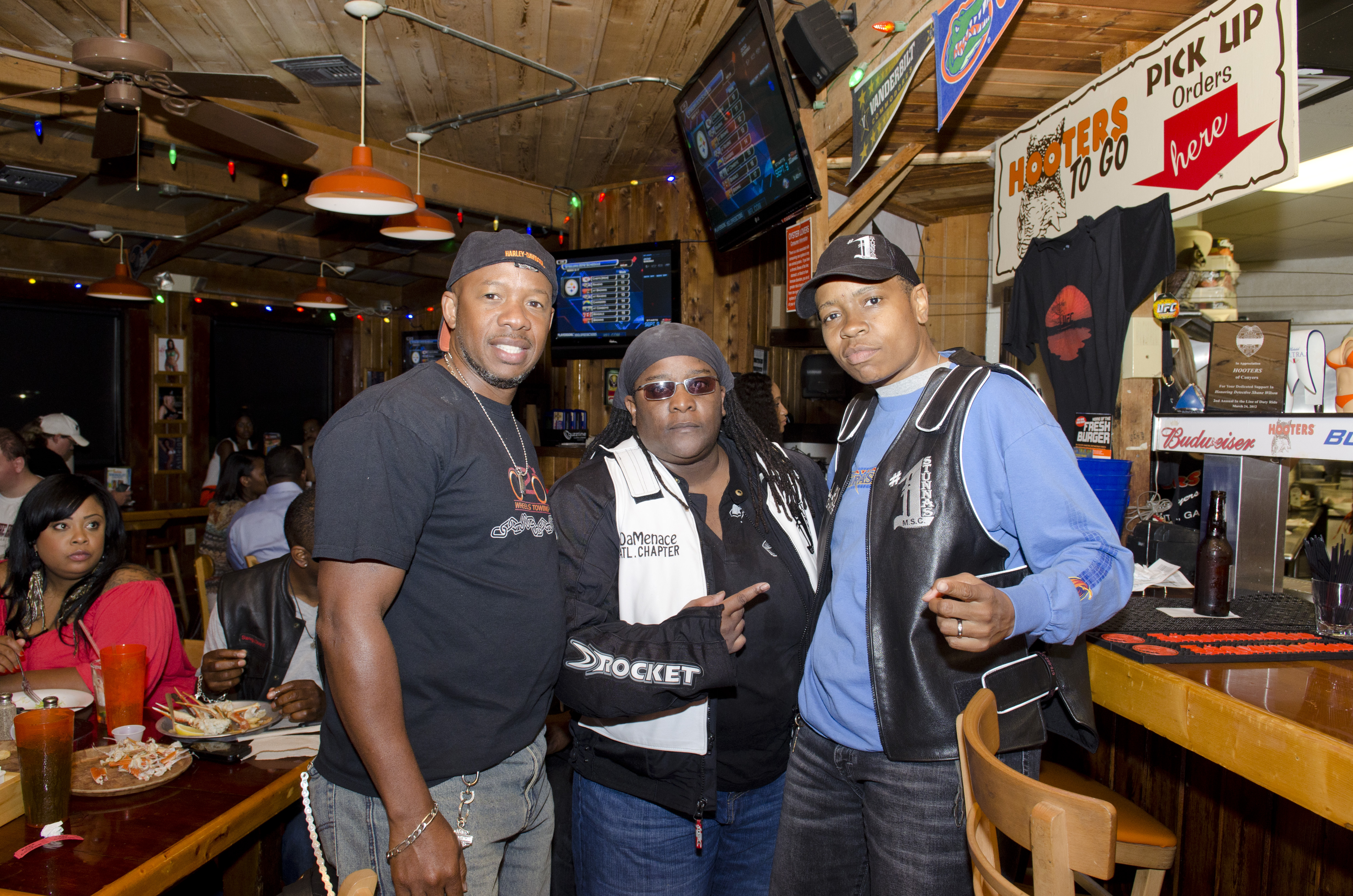 Bike night at Hooters sponsored by 2 Wheels Towing sonuiareed